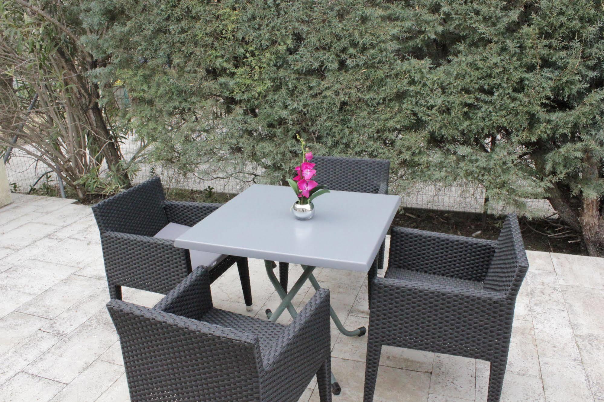 Le Fabian Des Baux Hotel ภายนอก รูปภาพ